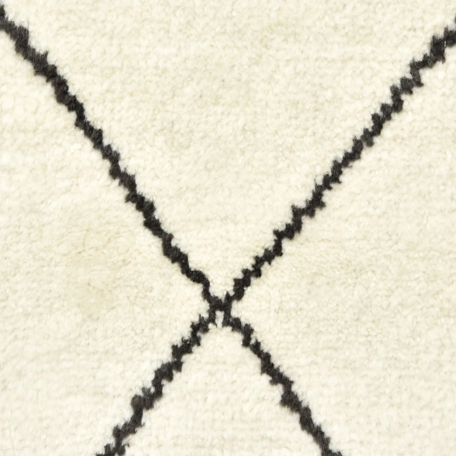 Ivory Moroccan Diamond Shag Rug - 8' x 10'