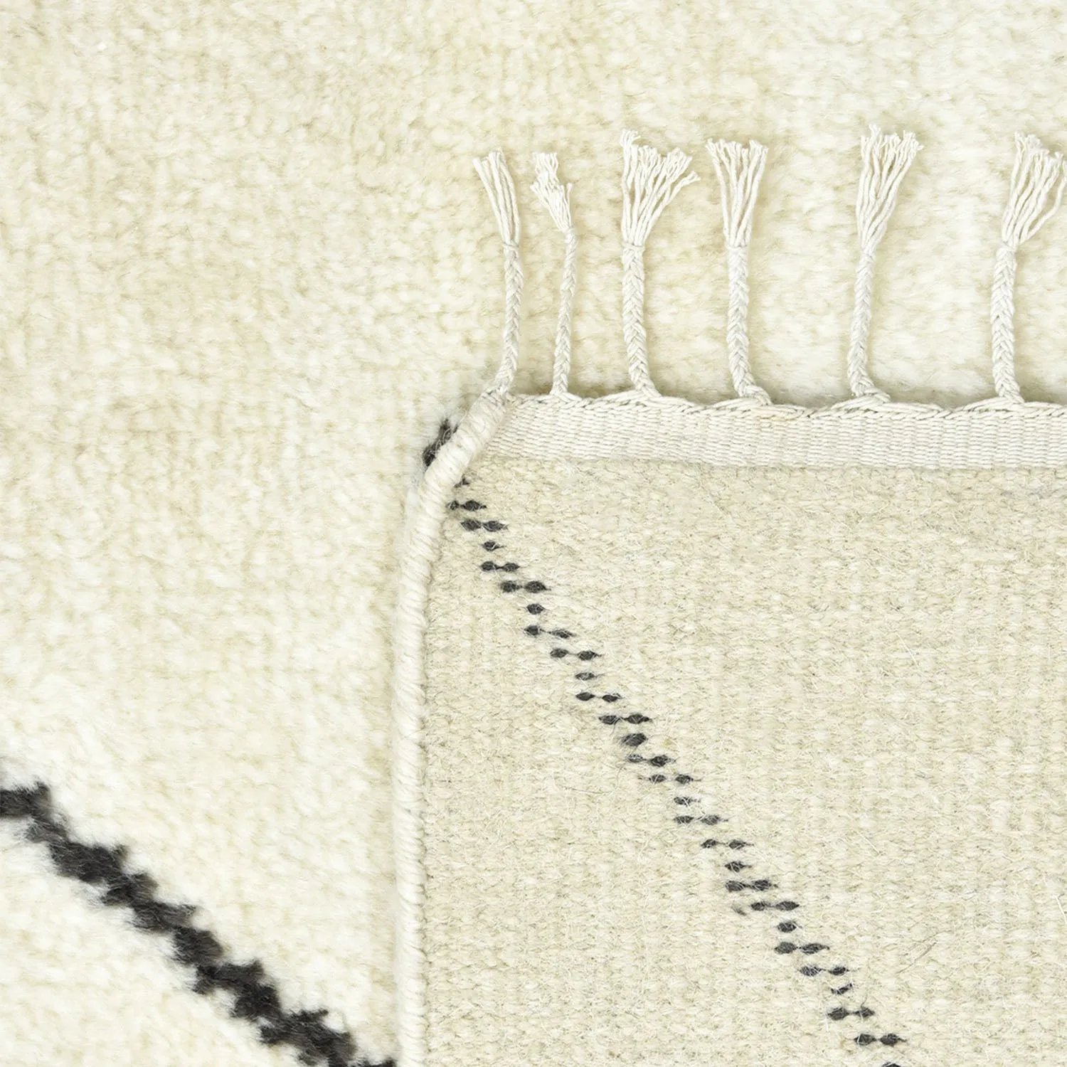 Ivory Moroccan Diamond Shag Rug - 8' x 10'
