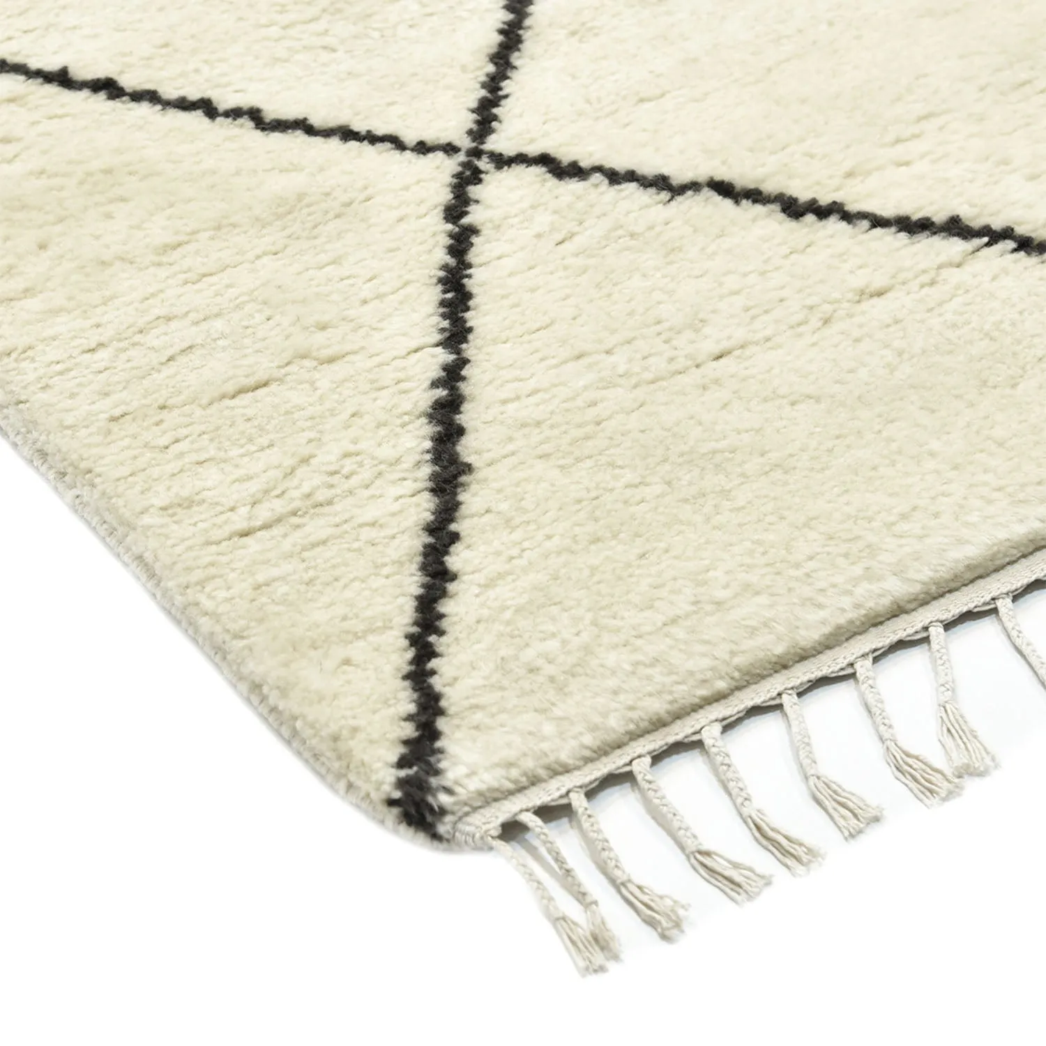 Ivory Moroccan Diamond Shag Rug - 8' x 10'