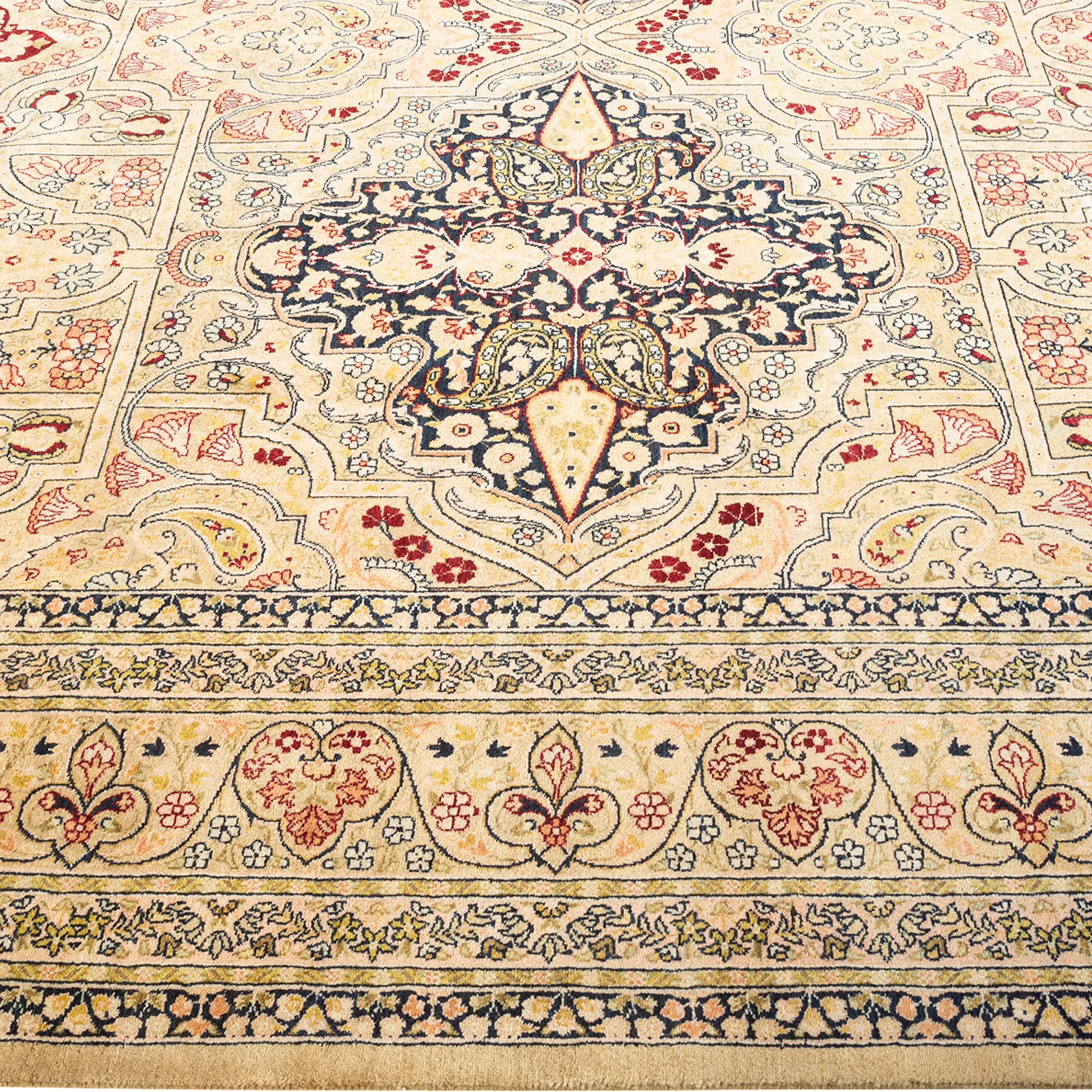 Ivory Traditional Wool Rug - 8'1" x 10'6"
