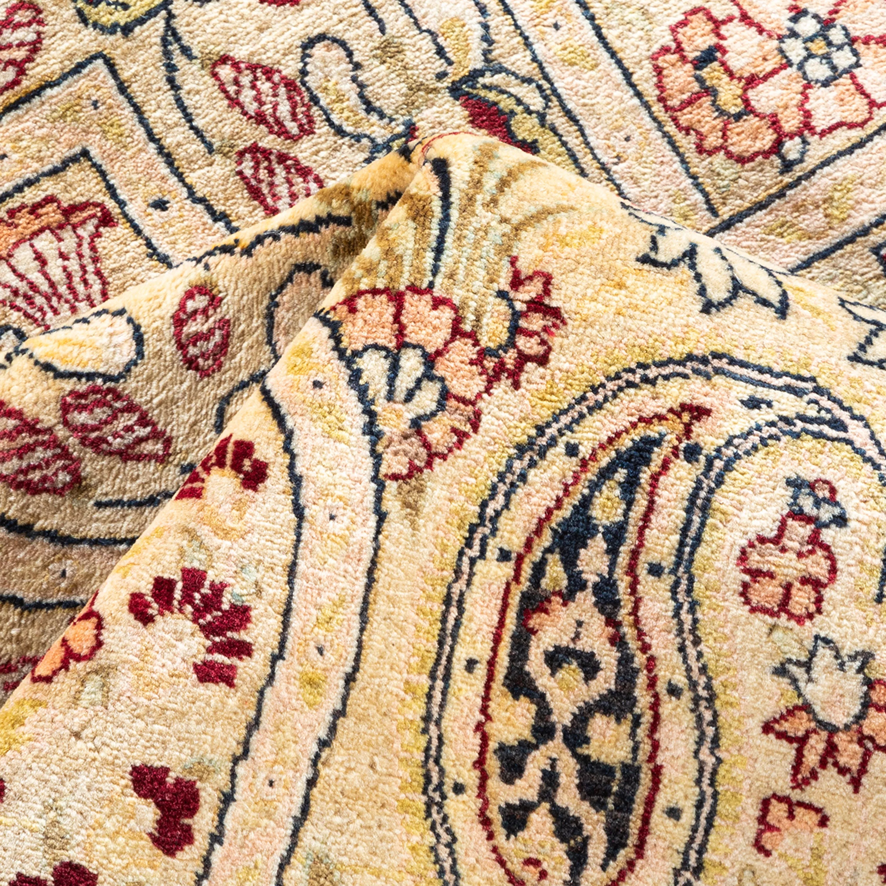 Ivory Traditional Wool Rug - 8'1" x 10'6"