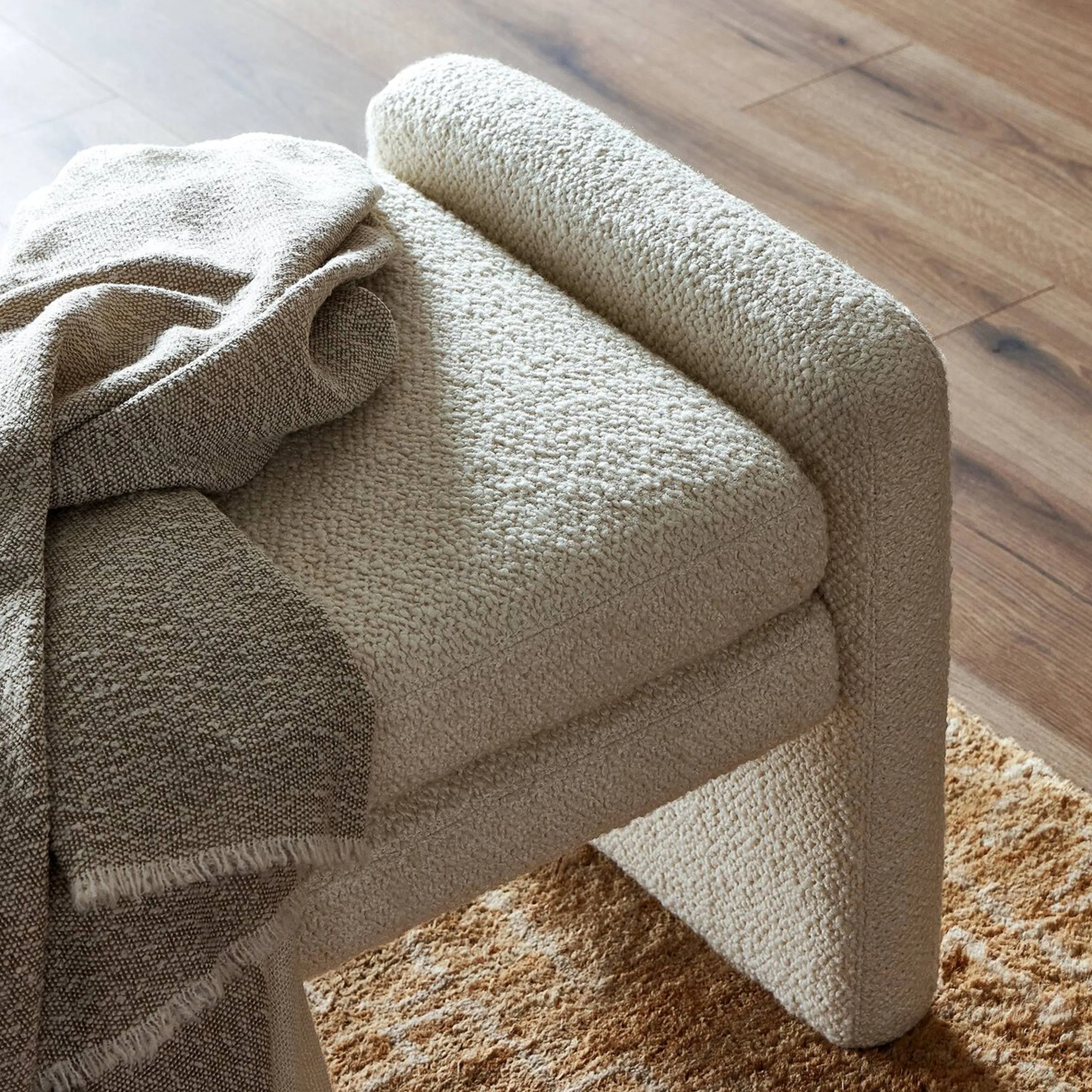 Serena Accent Bench