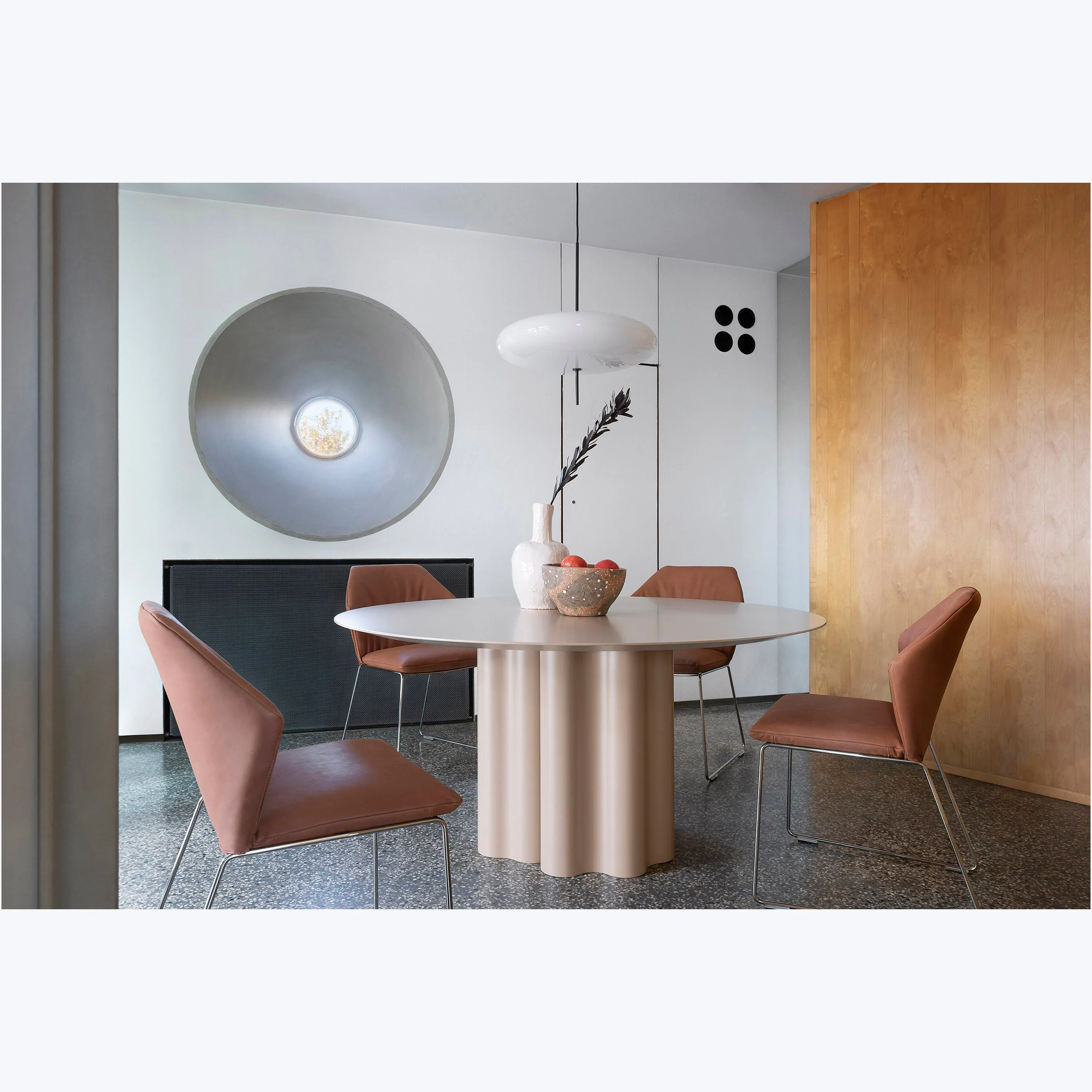 Teatro Magico Round Dining Table