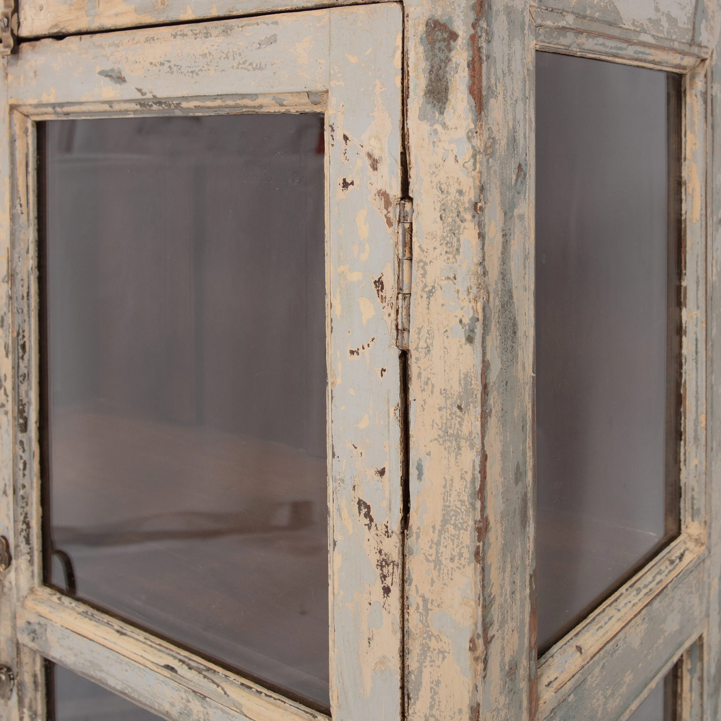 Vintage Grey Showcase